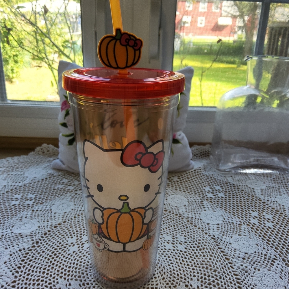 Hello Kitty Pumpkin plastic Cup Tumbler with straw 24 OZ  NEW